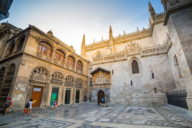 4 neighborhoods 4 cultures. Half day private tour in Granada - Arab tea, sweets, and a well-placed pause
