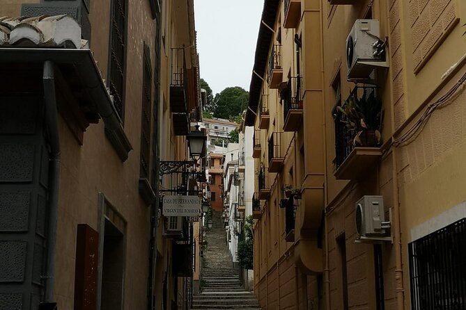Albaicín and Sacromonte Sunset tour + Flamenco show - Group size, equipment, and pace