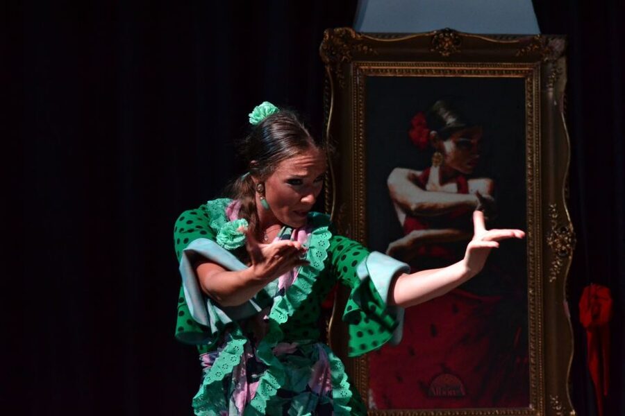 Albaicín & Sacromonte: Tour with Flamenco Show - Crossing into Sacromonte