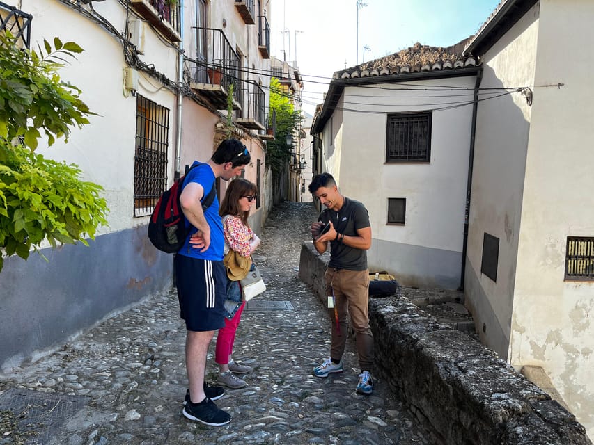 Albayzín: Granada's Albayzín Tour with Food Tasting - Key points at a glance
