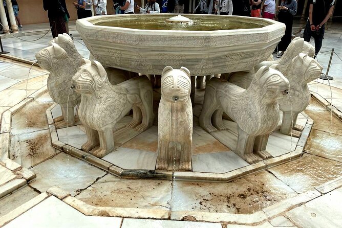 Alhambra and Nasrid Palaces Guided Tour with Tickets - Why the Alhambra works better with a guide
