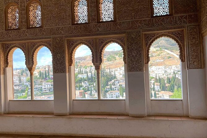 Alhambra and Nasrid Palaces Guided Tour with Tickets - The Nasrid Palaces: 75 minutes inside the royal court