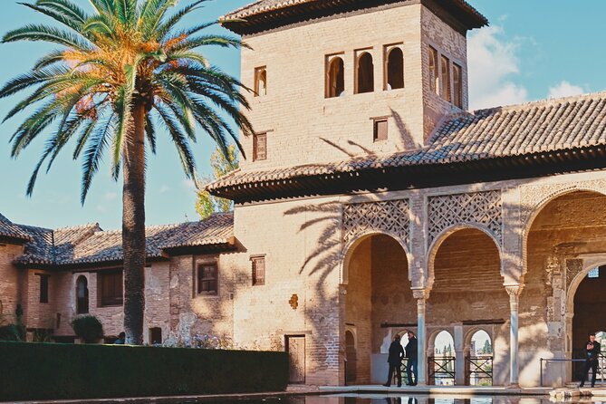 Alhambra and Nasrid Palaces: Skip-the-line Ticket and Local Guide - The Alcazaba and the wider Alhambra