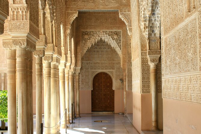Alhambra and Nasrid Palaces: Skip-the-line Ticket and Local Guide - Guide style and language