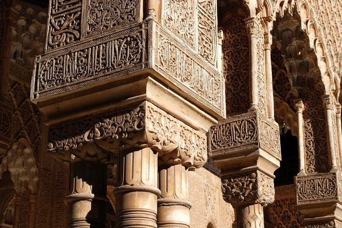 Alhambra &Charles Palace Guided Tour with Optional Nasrid Palaces - First, choose the right Alhambra experience
