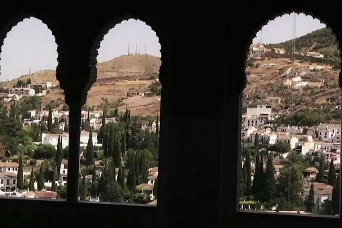 Alhambra &Charles Palace Guided Tour with Optional Nasrid Palaces - Meeting point, transfers, and timing