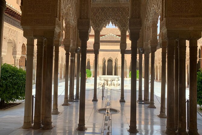 Alhambra: Complete Guided Tour with Nasrid Palaces Tickets - Carlos V Palace and the Christian chapter