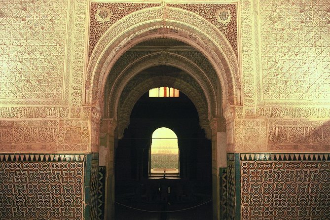 Alhambra Complete: Ticket Skip-the-Line Nasrid Palace and Generalife with Guide - Generalife: gardens built for royal rest