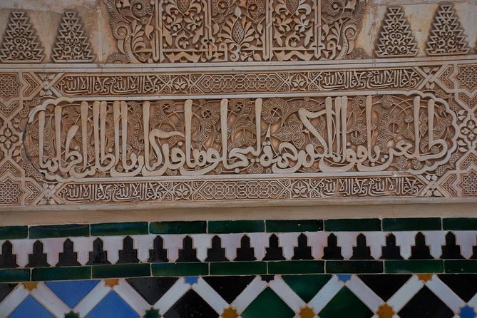 Alhambra Complete: Ticket Skip-the-Line Nasrid Palace and Generalife with Guide - The Alhambra complex, your first broad look