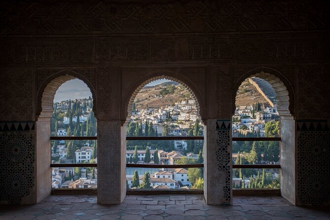 Alhambra Day or Night Private Tour - Timing, crowds, and the so-called skip-the-line promise
