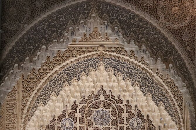 Alhambra Exclusive Tour with Tickets - The Nasrid Palaces and their fine detail