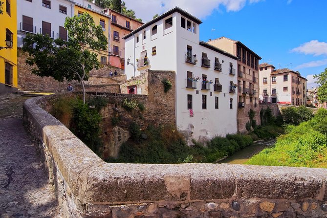 Alhambra&Generalife, Albaicín & Sacromonte Private Tour - Walking through the Albaicín and Sacromonte area