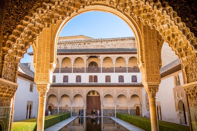 Alhambra & Generalife: Exclusive 3-Hour Private Tour with Tickets Included - Why a private visit helps at the Alhambra