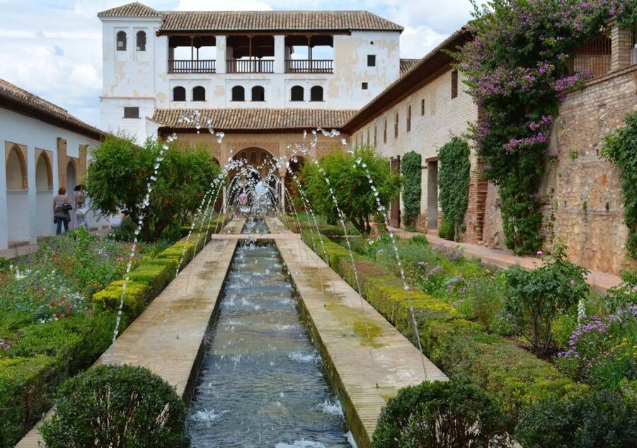 Alhambra & Generalife: Exclusive 3 hours Private Tour - Why a private Alhambra visit can be worth the cost