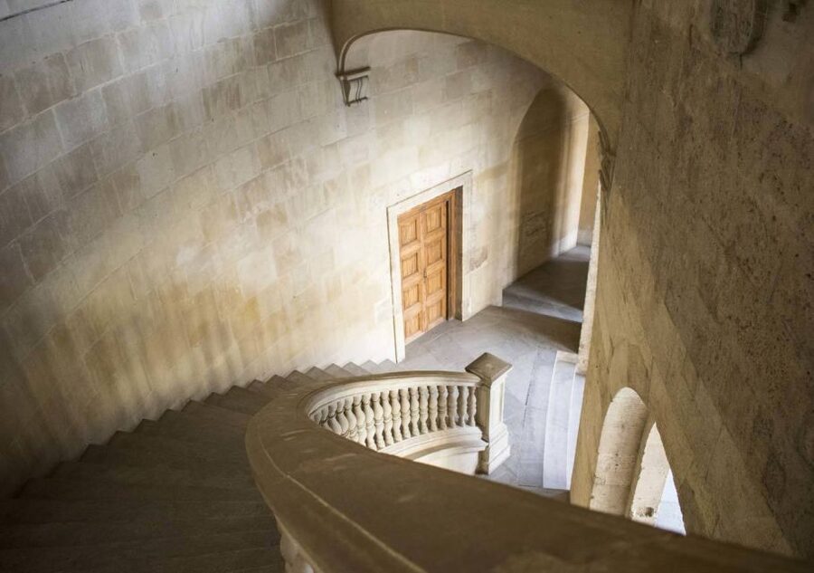 Alhambra & Generalife: Exclusive 3 hours Private Tour - Generalife gardens and a change of pace