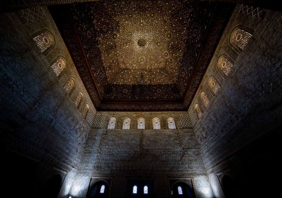 Alhambra & Generalife: Exclusive 3 hours Private Tour - Palace of Carlos V, a Renaissance contrast
