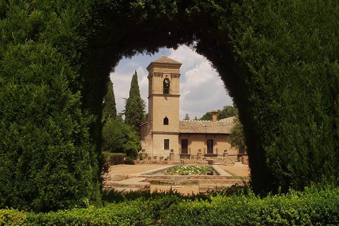 Alhambra & Generalife Skip the Line Premium Tour including Nasrid Palaces - The guides make the biggest difference