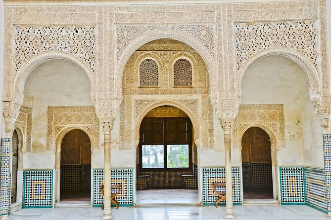 Alhambra & Generalife Skip the Line Regular Group including Nasrid Palaces - Meeting at the Alhambra, not your hotel