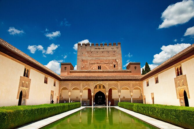 Alhambra & Generalife Skip the Line Regular Group including Nasrid Palaces - How the group size affects the visit