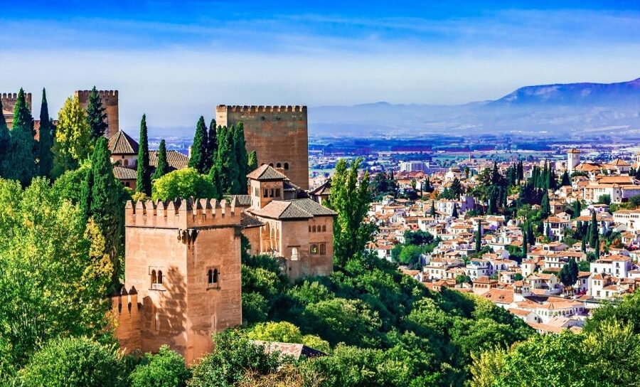 Alhambra Guided Tour with Fast-Track Entry - How much walking and waiting should you expect?