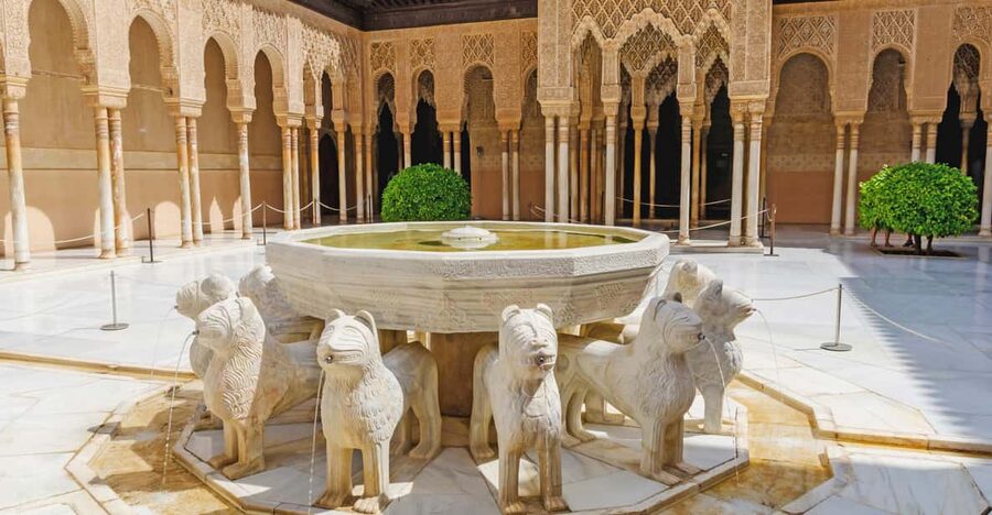 Alhambra & Nasrid Palace: Private Tour with Tickets - Key points before you book