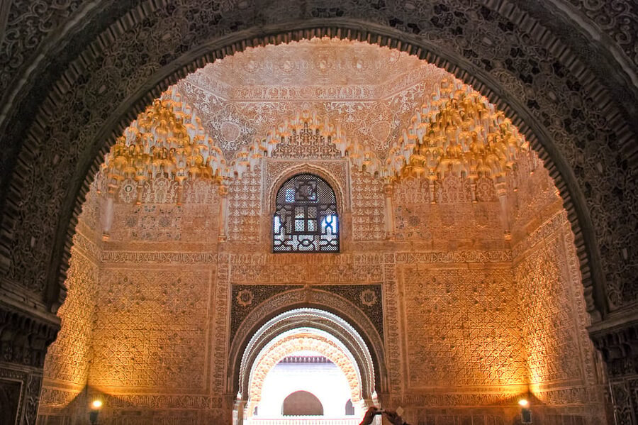 Alhambra & Nasrid Palace: Private Tour with Tickets - Timing, ticket risks, and cancellation