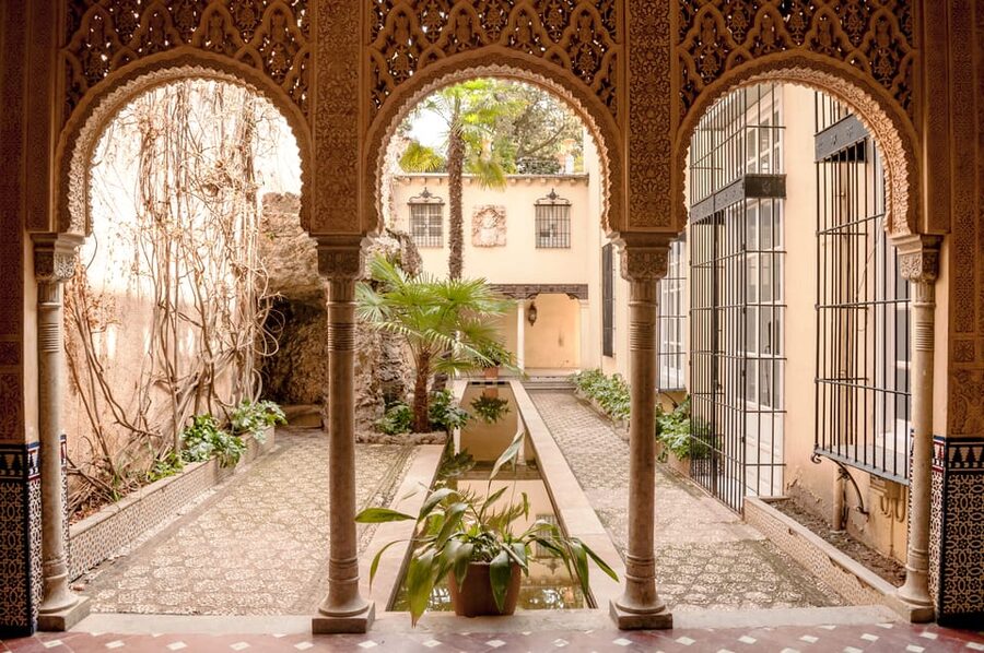 Alhambra & Nasrid Palace: Private Tour with Tickets - The Alcazaba and the military side