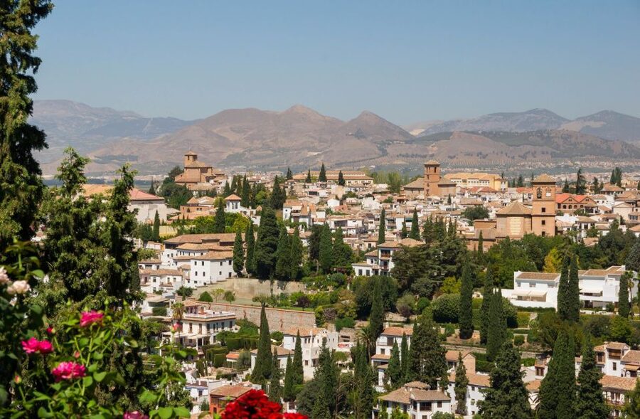 Alhambra, Nasrid Palaces and Albaicin Tour - Why the Alhambra works best with a guide