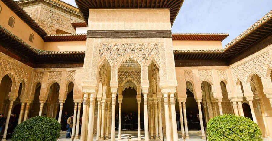 Alhambra, Nasrid Palaces, and Generalife 3-Hour Guided Tour - What the $66 price buys you
