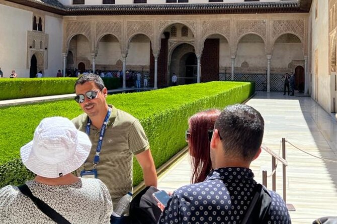 Alhambra, Nasrid Palaces, Generalife & Alcazaba Private Tour - Why the Alhambra works best with a guide