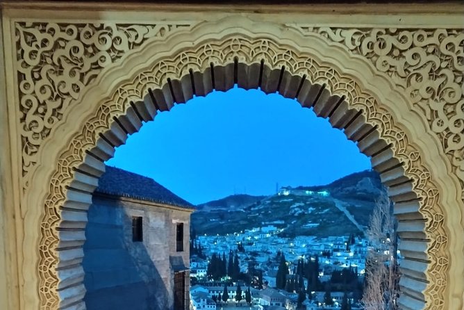 Alhambra: Night Visit to Nasrid Palaces - Starting at P.º de la Sabica, 32