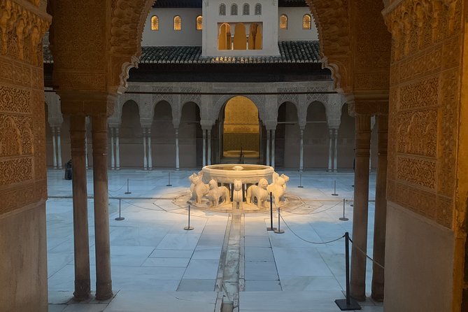 Alhambra: Night Visit to Nasrid Palaces - Photos, crowds, and the night atmosphere