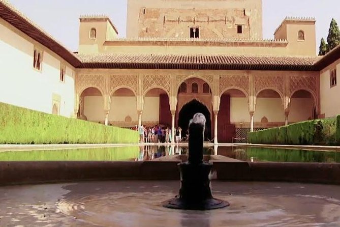 Alhambra Private/Small Group Tour & Nasrid Palaces Skip the Line - Palace of Charles V: a sharp change in style