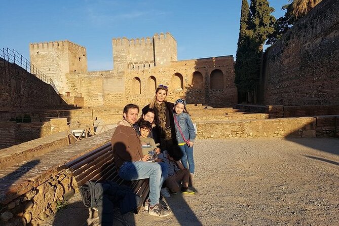 Alhambra : Private Tour for Families - Gardens, fortress grounds, and time after the guide