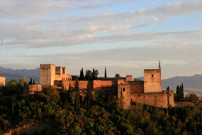 Alhambra Private Tour: Nasrid Palaces, Alcazaba and Generalife - Price, group size, and what you receive
