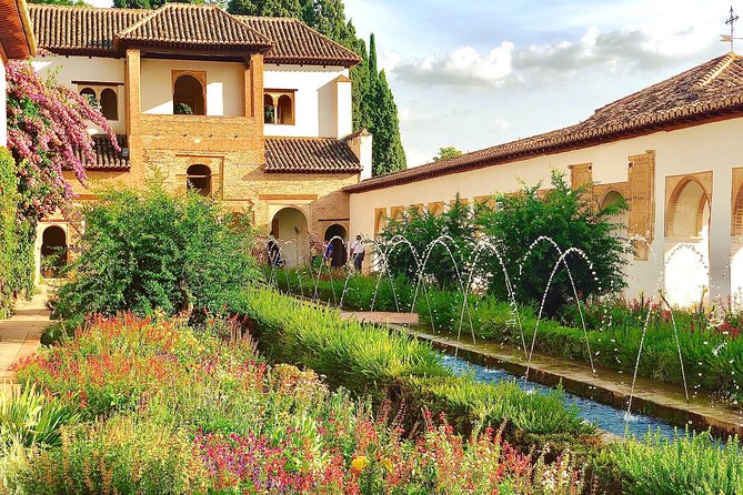 Alhambra Private Tour with Skip-the-line-tickets - The Alcazaba, the Alhambra’s oldest fortress