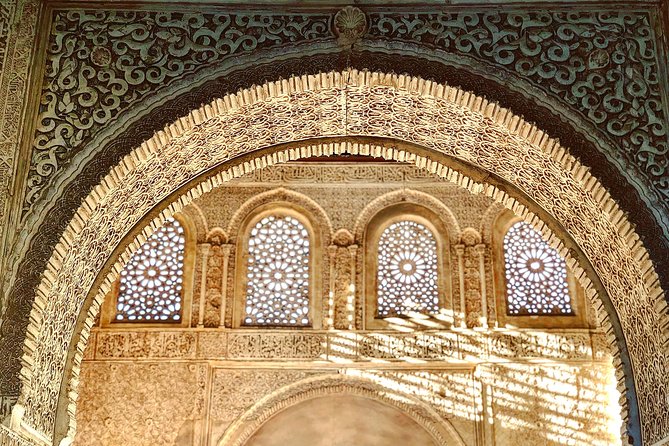 Alhambra Private Tour with Skip-the-line-tickets - One hour among the Generalife gardens