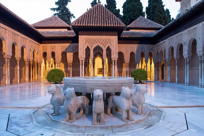 Alhambra Private Tour with Tickets to the Nasrid Palaces - Generalife gardens and the summer residence