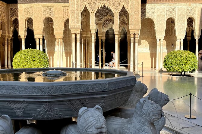 Alhambra private tour (without tickets) total/group Max 15 people - Fortifications and the Alhambra’s defensive side
