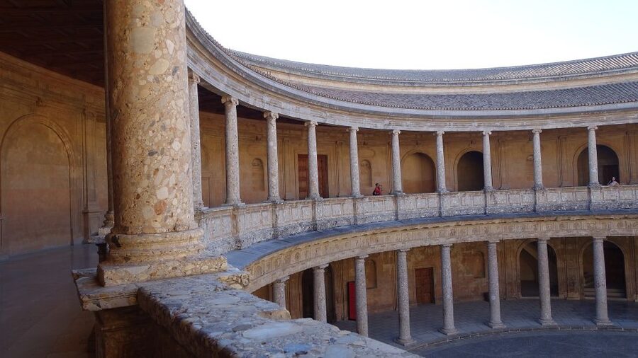 Alhambra's Gardens: Generalife, Partal, Alcazaba, & Carlos V - Guides, languages, and group style