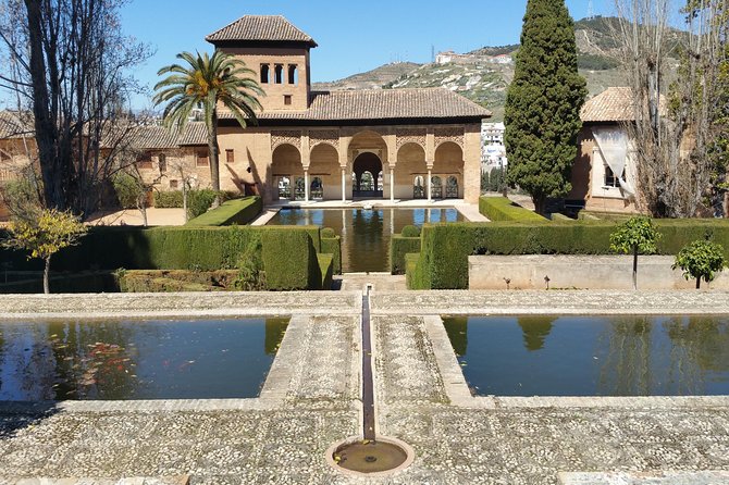 Alhambra Skip-the-Line Guided Tour - Generalife gardens and the magic of water