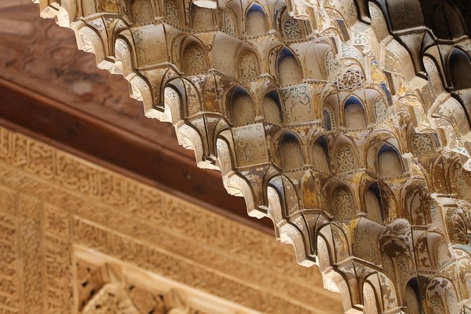 Alhambra Skip the Line Premium Guided Tour - Generalife: gardens and the sultans’ retreat