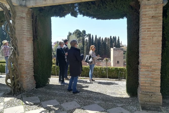 Alhambra Skip-the-line Private Tour including Nasrid Palaces - Start at the Generalife, where the sultans came to relax