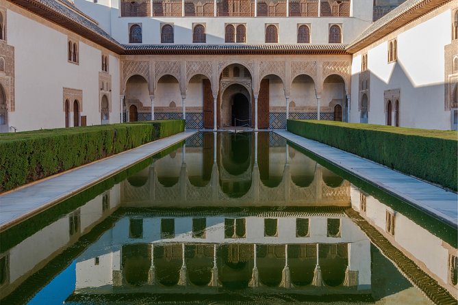 Alhambra Skip-the-line Private Tour including Nasrid Palaces - Timing, meeting point, and practical planning