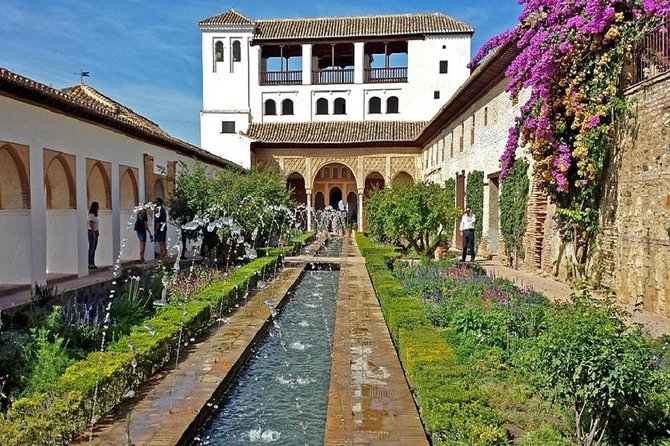 Alhambra: Skip-the-Line to Nasrid Palaces & Generalife - Guide quality can make or break the visit