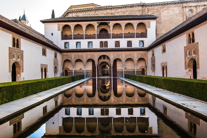 Alhambra Skip-the-Line with Albaicin, Sacromonte by Segway/Bike - Generalife Gardens and the morning break