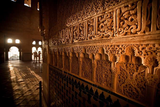 Alhambra: Small Group Tour with Local Guide & Admission - Palace of Charles V and the changing Alhambra