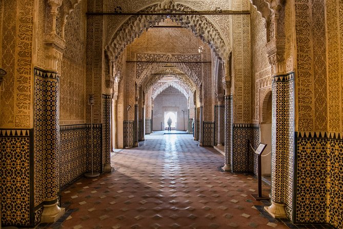 Alhambra: Small Group Tour with Local Guide & Admission - Alcazaba: the military foundation