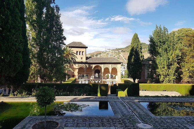 Alhambra Tour :Generalife Gardens ,Palaces and towers.Skiptheline - What This Alhambra Tour Actually Covers