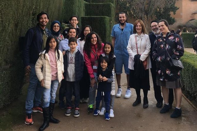 Alhambra Tour & ticket: Nasrid Palaces, Alcazaba & Generalife - Why a guide helps at the Alhambra
